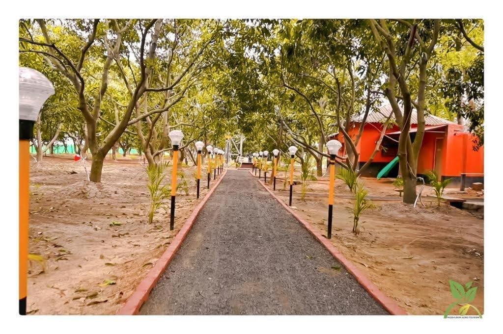 Modhubon Agro Tourism Hotell Bolpur Eksteriør bilde